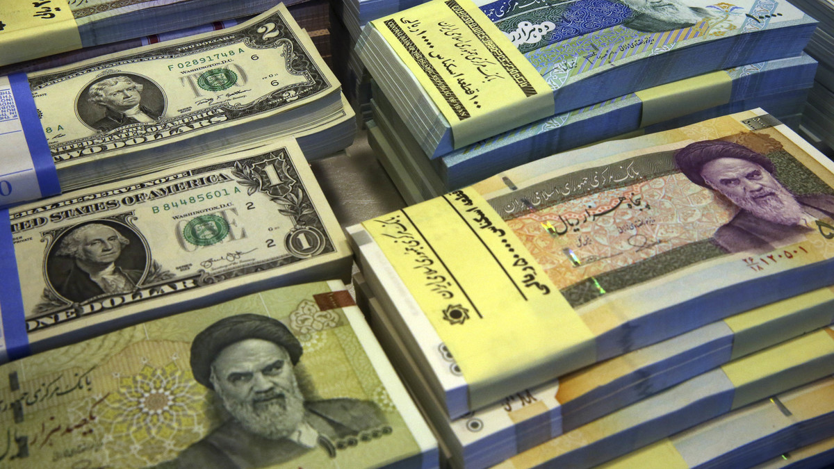 هل ينهار الاقتصاد الإيراني بفعل العقوبات الأمريكية؟
