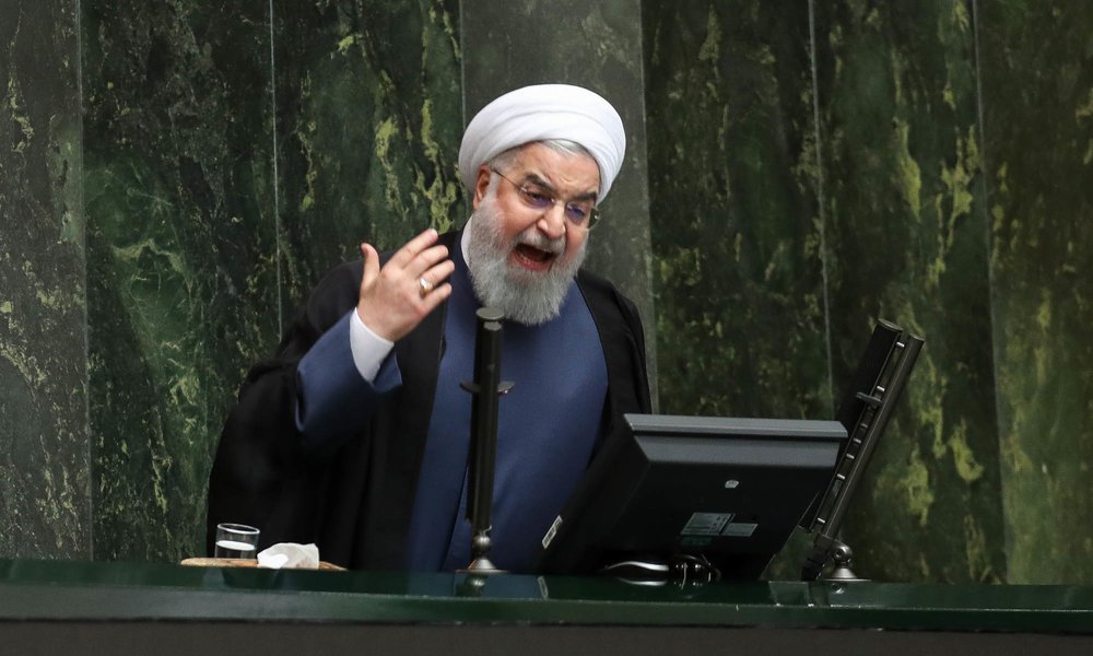 الرئيس الإيراني لدى مثوله أمام البرلمان أغسطس الماضي على خلفية تردي الأوضاع الاقتصادية 