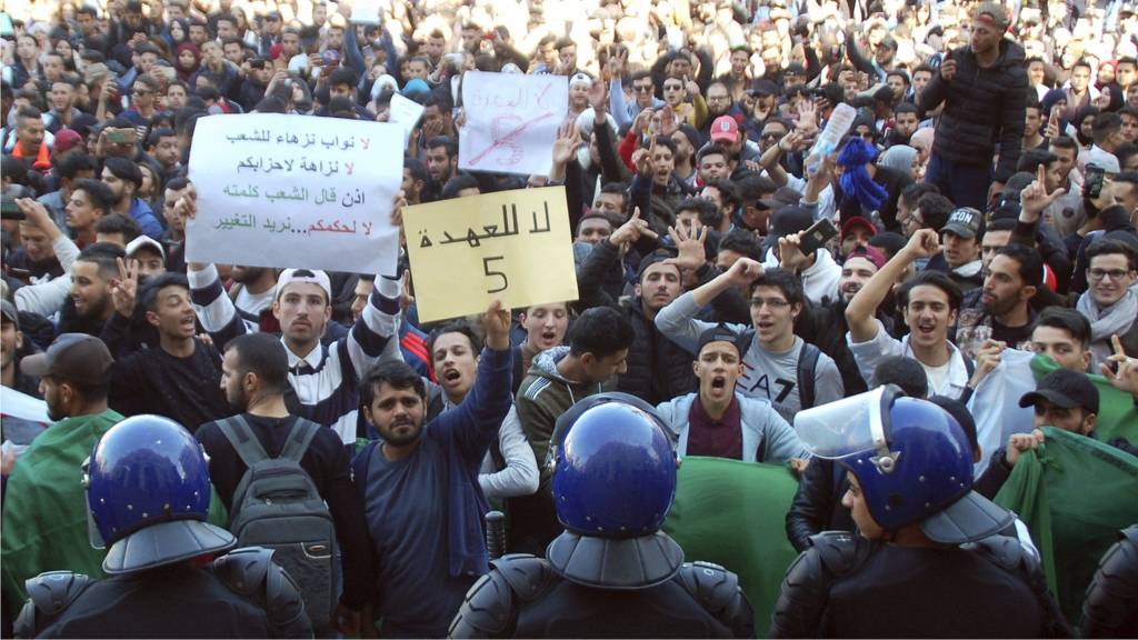 ترقب حذر: كيف تنظر إيران إلى تطورات الأوضاع في الجزائر؟