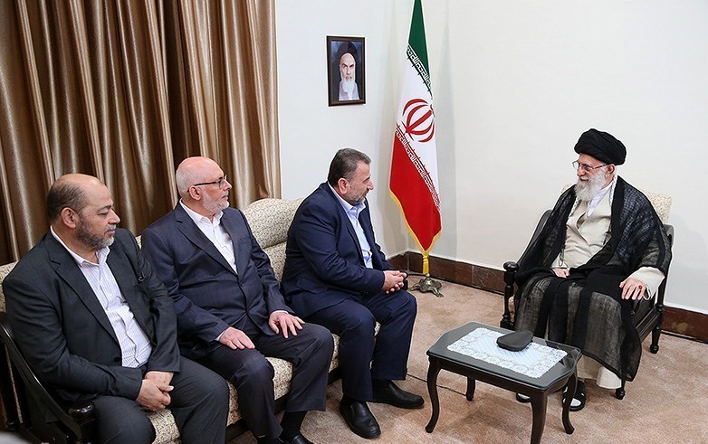 صحوة الأذرع: لقاء خامنئي وحماس يفسر استراتيجية إيران الإقليمية الراهنة