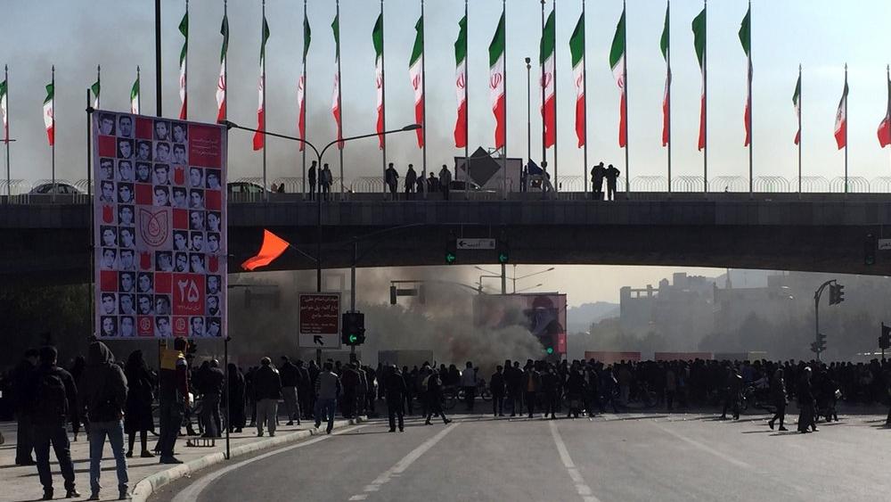 انتفاضة البنزين: أثر الصراع الأمريكي ـ الإيراني على أوضاع طهران الداخلية