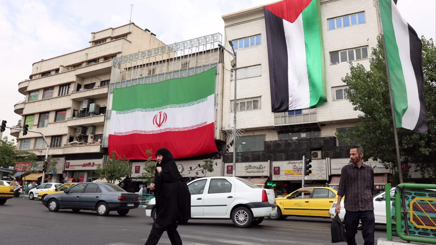 إيران في مفترق الطرق بين الاستسلام والبقاء أو المقاومة والحرب