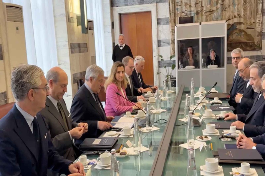 بهشتي بور يرى أن المفاوضات غير المباشرة مع أمريكا ضرورة إستراتيجية لإيران