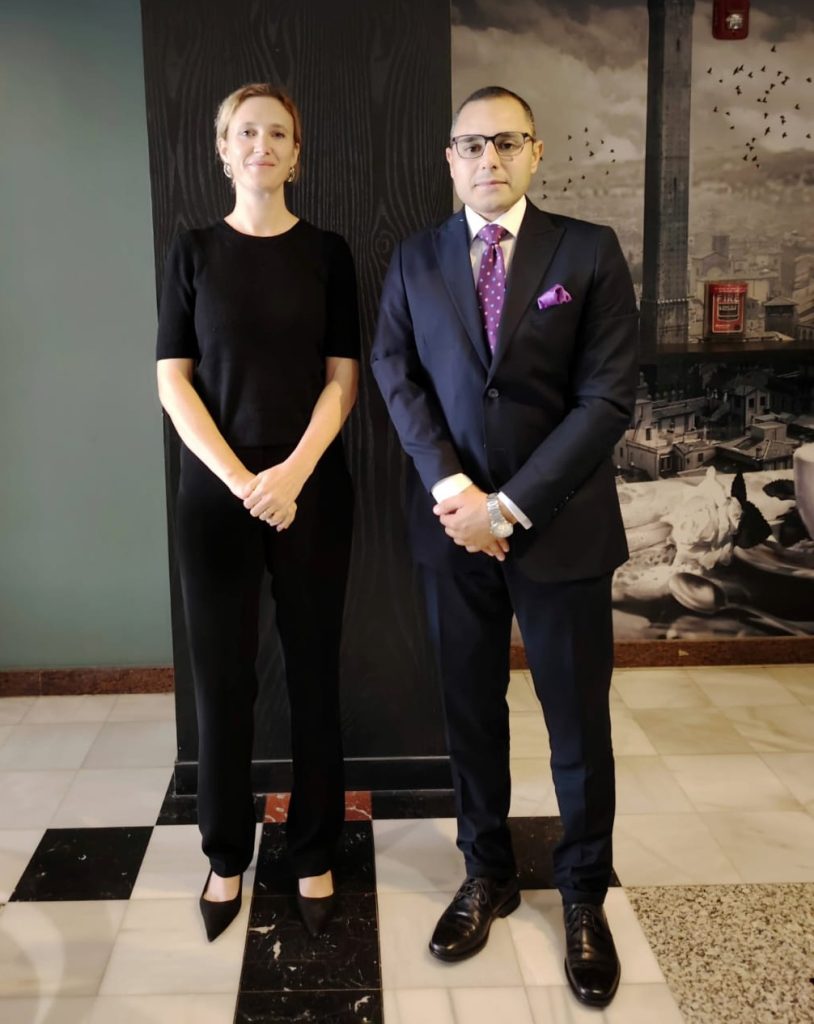 الدكتور، محمد محسن أبو النور، رئيس المنتدى العربي لتحليل السياسات الإيرانية ــ أفايب، والسيدة، إليزابيث رايت، السفيرة الأسترالية في القاهرة بالإنابة.