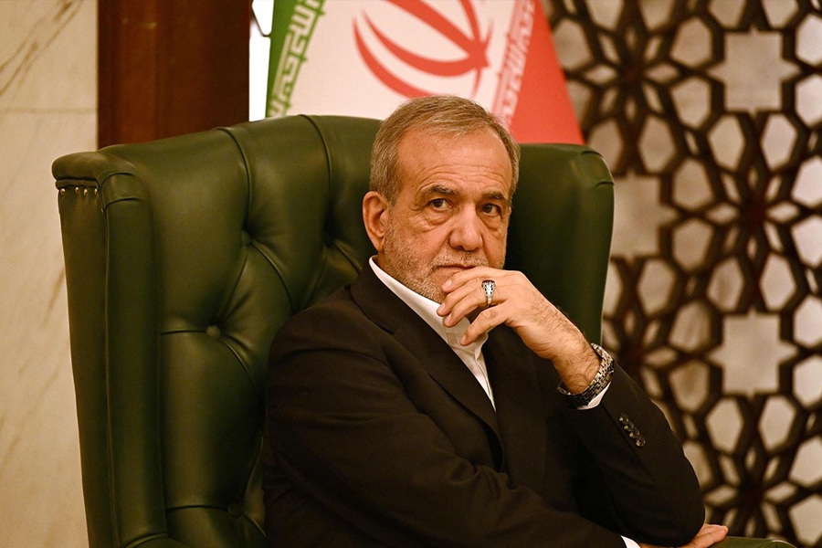 كيف تسعى حكومة بزشكيان لحل مشاكل إيران الاقتصادية؟!