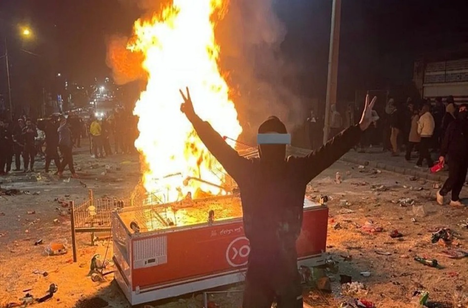 احتجاجات إيران.. كيف تشكل الشعارات مستقبل البلاد؟!