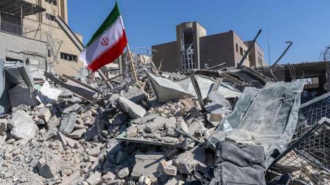 إيران إذ تستعيد تجارب إعادة الإعمار لمعالجة آثار الحرب الأمريكية