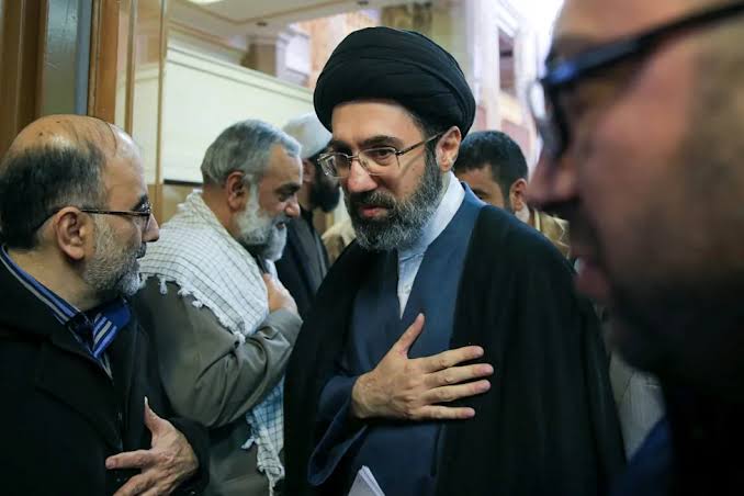 مظاهر الانقسام بين مؤسسات القيادة في إيران وأثرها على صناعة القرار الاستراتيجي