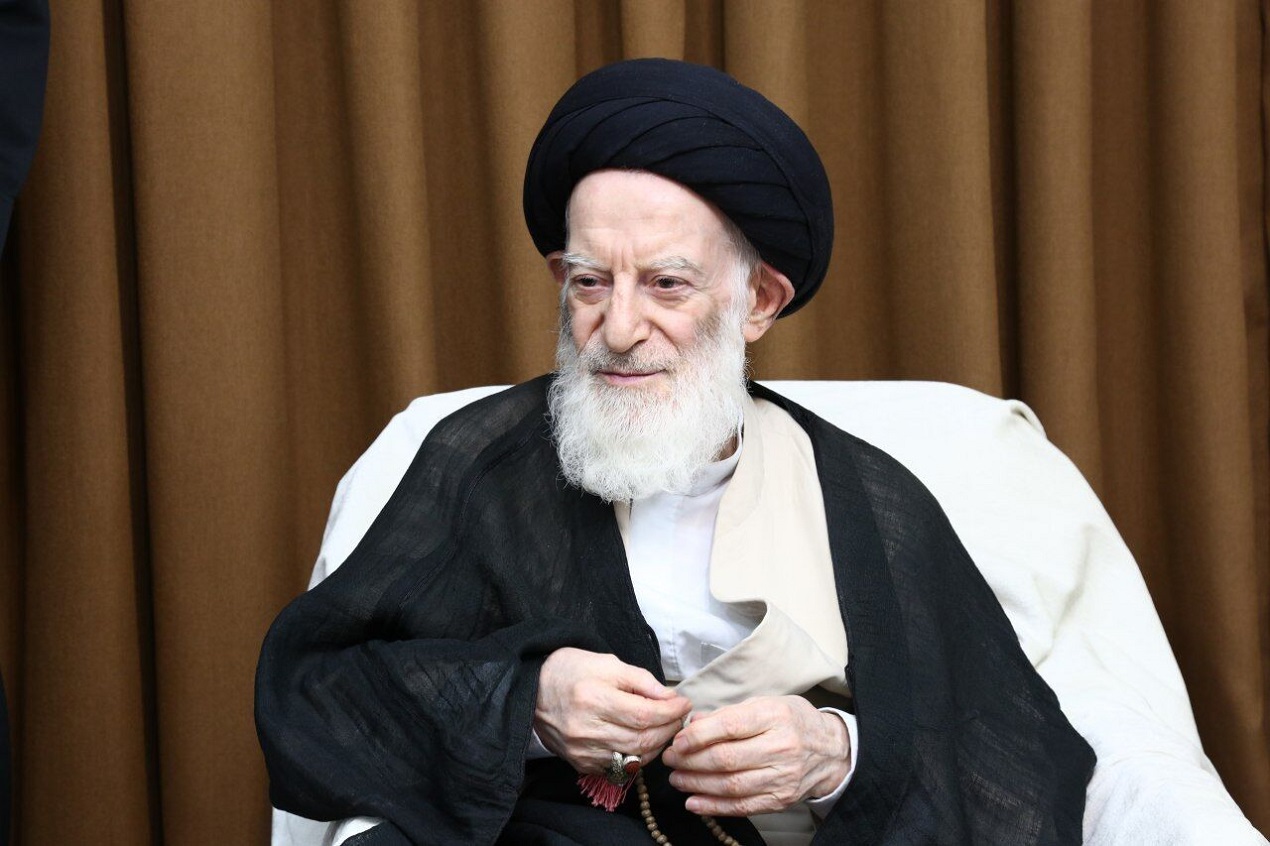 ما يمكن أن نعرفه عن وفاة آية الله الزنجاني الذي صلى الجنازة على عدو الخميني وخامنئي